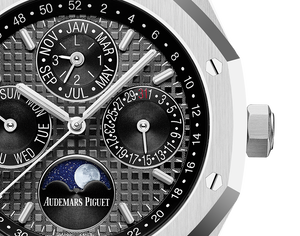Audemars Piguet (Royal Oak) Watch For Men 26607BC.OO.1220BC.02