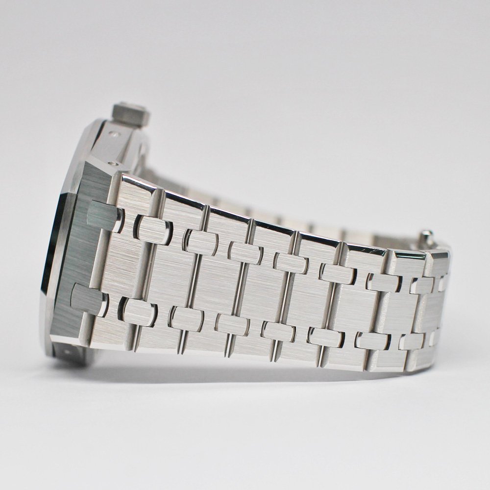 Audemars Piguet (Royal Oak) Watch For Men 26607BC.OO.1220BC.02