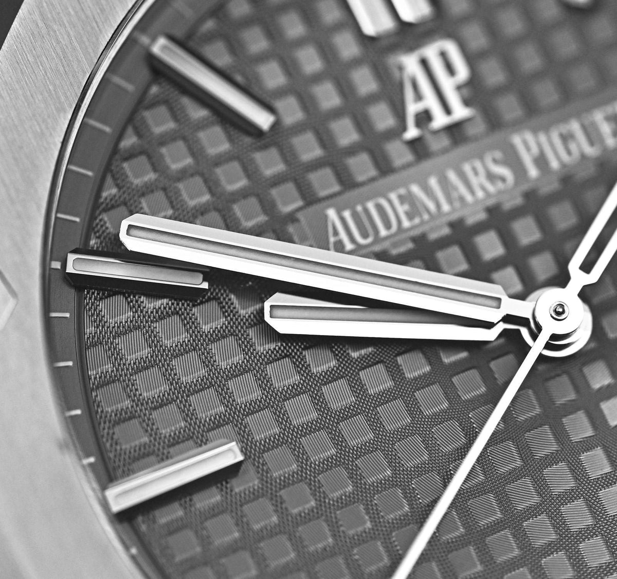 Audemars Piguet (Royal Oak) Watch For Men 15500ST.OO.1220ST.02