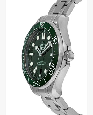 omega-seamaster-diver-300m-master-chronometer-dressed-in-green