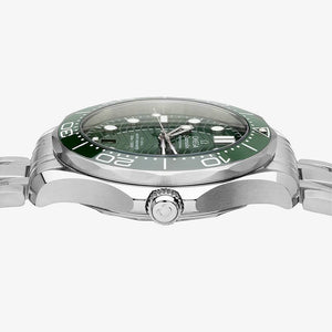 omega-seamaster-diver-300m-master-chronometer-dressed-in-green