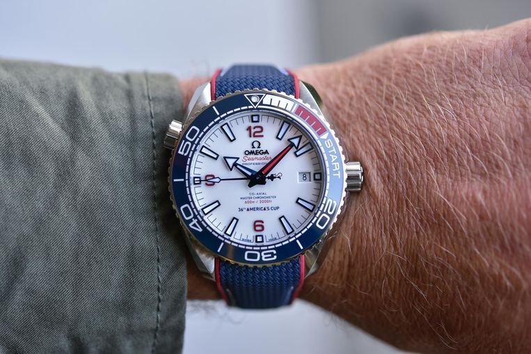 omega-215-32-43-21-04-001-seamaster-planet-ocean-600m-co-axial-43-5-master-chronometer-stainless-steel-white-americas-cup