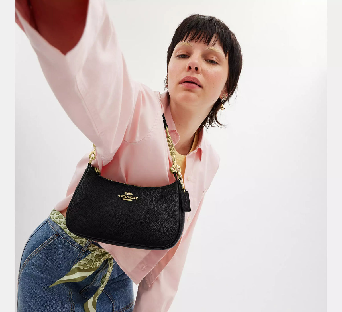 Coach Teri Shoulder Bag In pebbled leather Gold Black