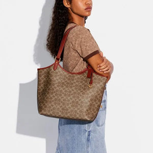 Coach Day Tote in Signature Canvas