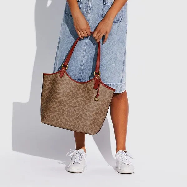 Coach Day Tote in Signature Canvas