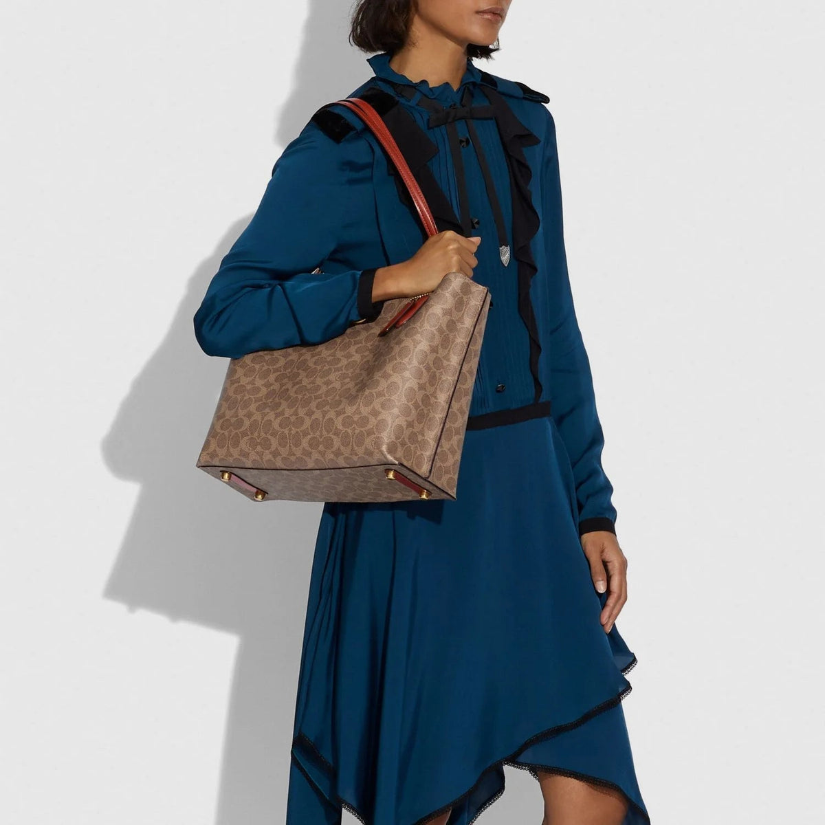 Willow Tote Bag in Signature Canvas