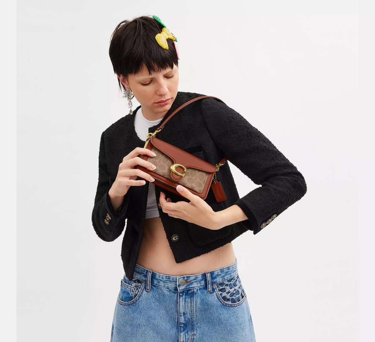 Tabby 20 shoulder bag crafted in signature canvas