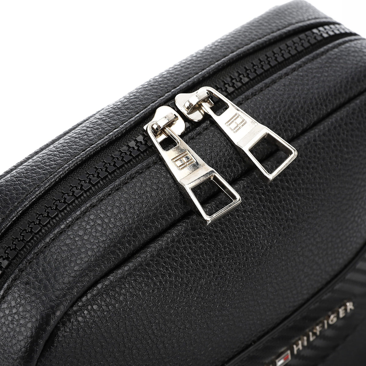 TOMMY HILFIGER Hand bag