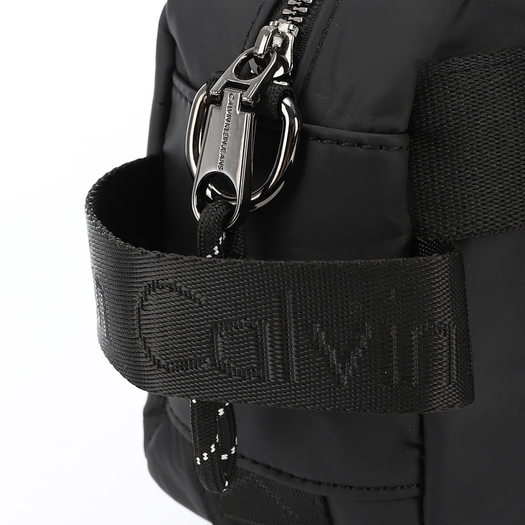 CALVIN KLEIN Hand bag