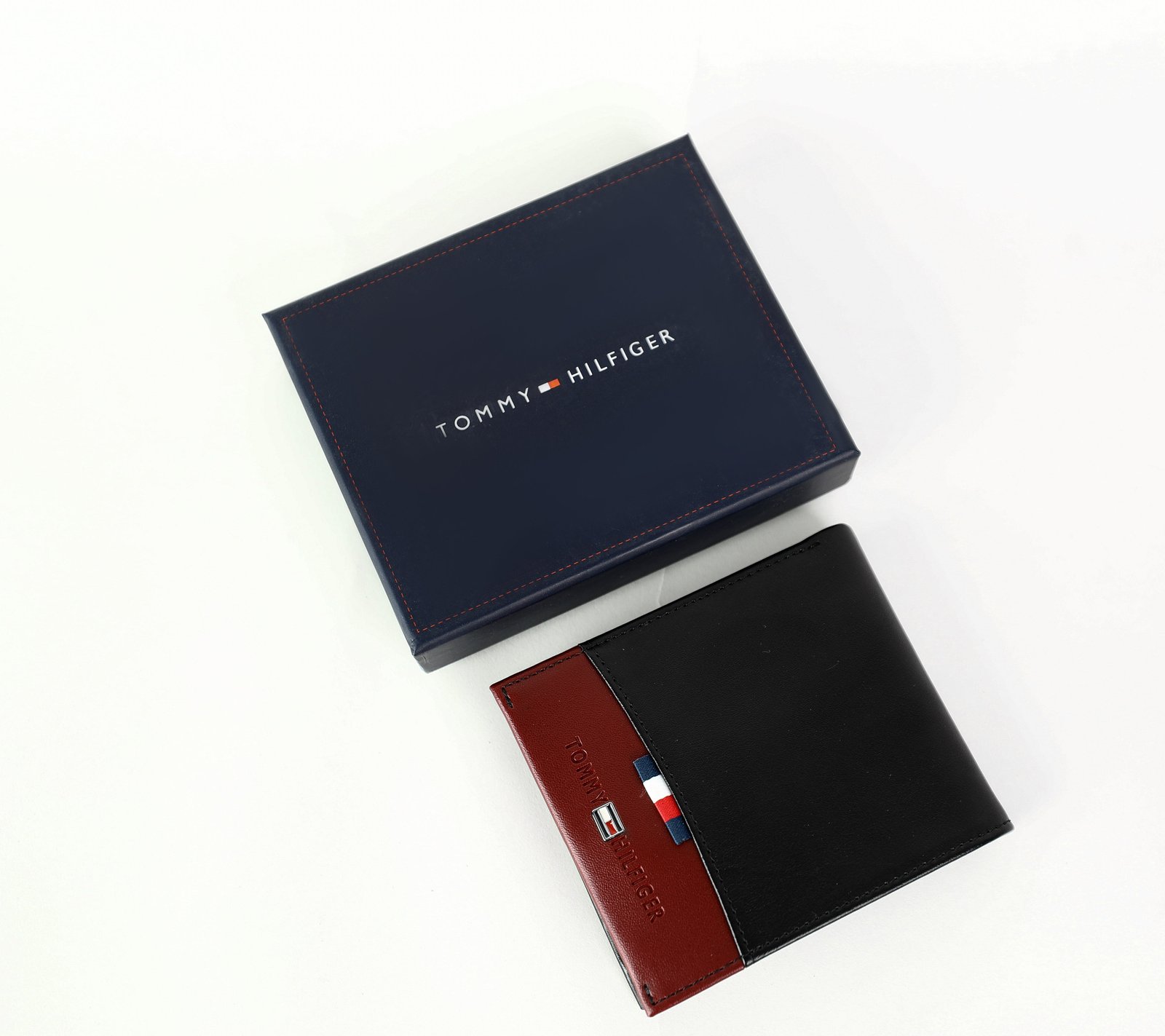 01-385.jpg TH Black Leather Bifold Wallet For Men - Image 1