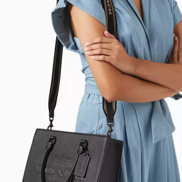 Field Tote in Signature Leather