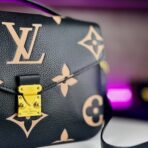 Louis Vuitton Cross Bag For Women - Image 4