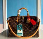 Louis Vuitton Cross Bag For Women - Image 4