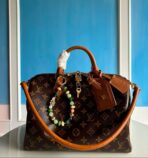 Louis Vuitton Cross Bag For Women - Image 5