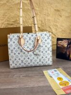 Louis Vuitton Hand Bag For Women - Image 5