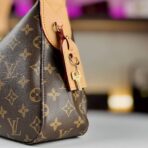 Louis Vuitton Hand Bag For Women - Image 6