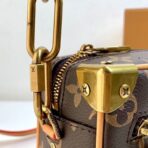 Louis Vuitton Cross Bag For Women - Image 7