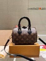 Louis Vuitton Cross Bag For Women - Image 9