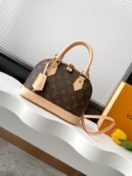 Louis Vuitton Cross Bag For Women - Image 9