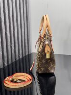 Louis Vuitton Cross Bag For Women - Image 10