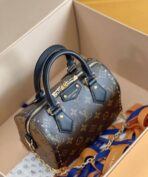 Louis Vuitton Cross Bag For Women - Image 10