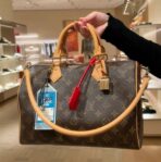 Louis Vuitton Cross Bag For Women - Image 11