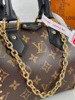 Louis Vuitton Cross Bag For Women - Image 11