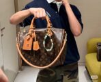 Louis Vuitton Cross Bag For Women - Image 12