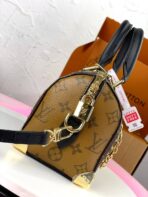 Louis Vuitton Cross Bag For Women - Image 12