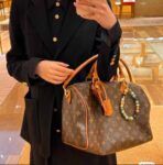 Louis Vuitton Cross Bag For Women - Image 13