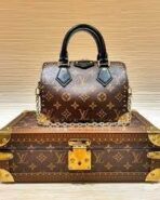 Louis Vuitton Cross Bag For Women - Image 14